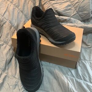 Merrell womens Antora moc size 7.5
